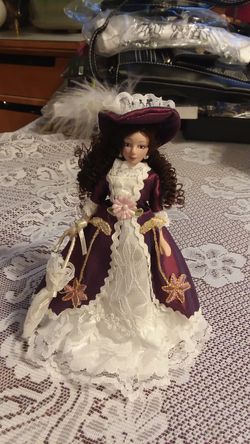 Porcelain DOLL Classical LADY With Hat