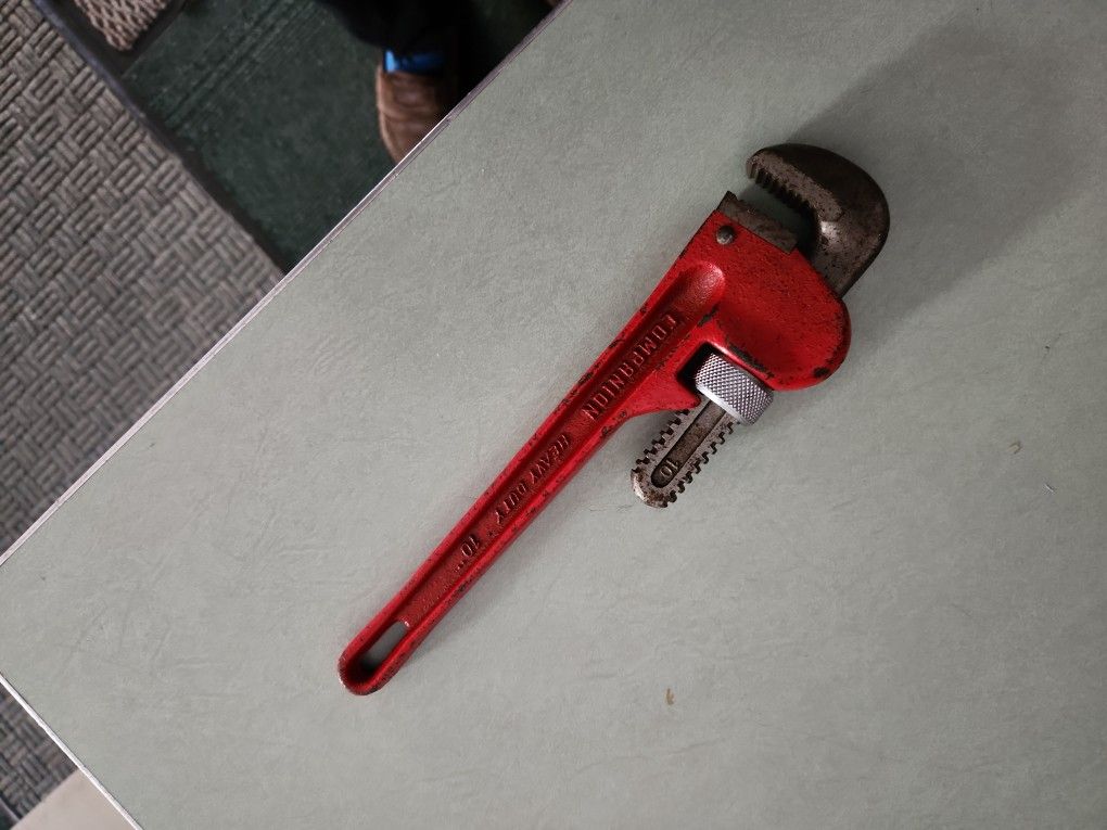 10" Pipe Wrench