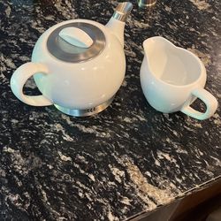 Trudeau teapot, 4 cup, creamer is Crate&Barrel P13.5oz, brand new