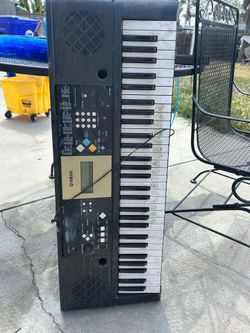 Yamaha YPT-220 keyboard