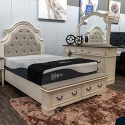 Brand New🐜$40 Down Payment Finance ▪️▪️ Realyn Chipped 3 Piece Panel Bedroom Set▪️▪️Queen Storage Bed /Dresser/Mirror