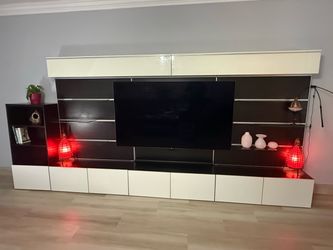 Wall unit for multi size TV set