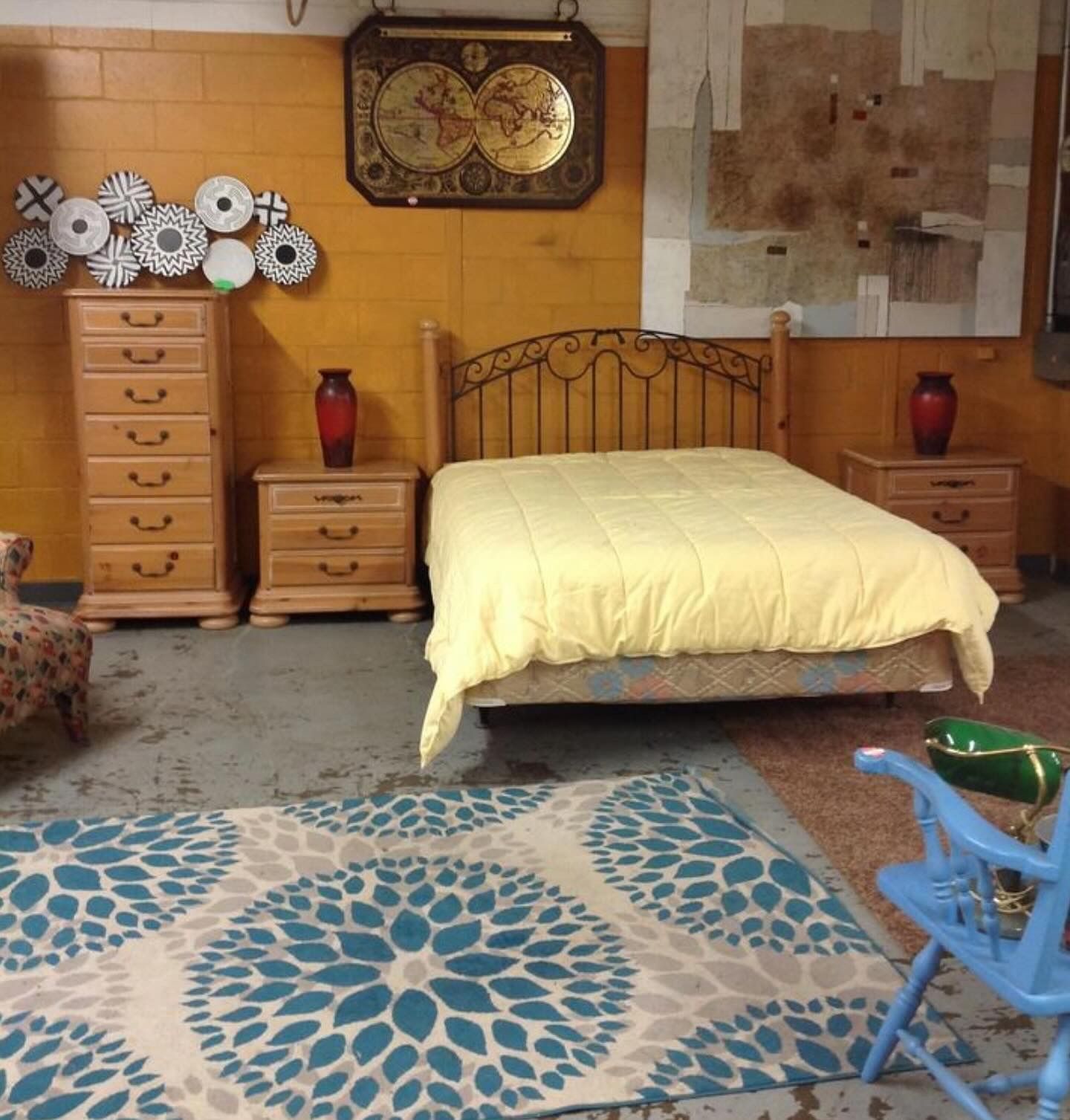 Three Piece Bedroom Set With Dual Side Valet by National Mt. Airy For Sale