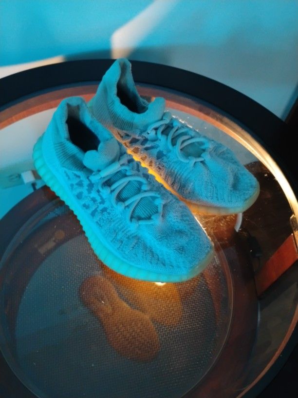 YEEZY Boosts (US 9) - White