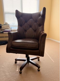 Traditional Tufted Leather Executive Office Chair – Nailhead Trim – Excellent Condition