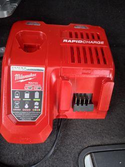 MILWAUKEE  M18 & M12 RAPID FAST CHARGER