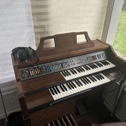 Organ / Music Machine