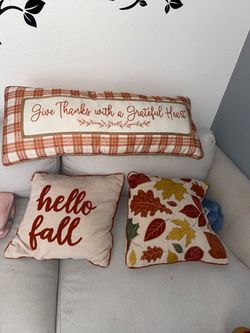 Fall pillow decor