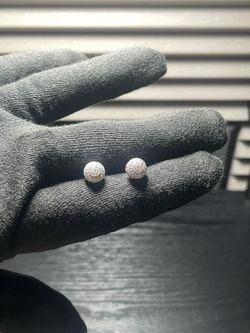 Round Cluster Moissanite Stud Earrings | D VVS1 S925