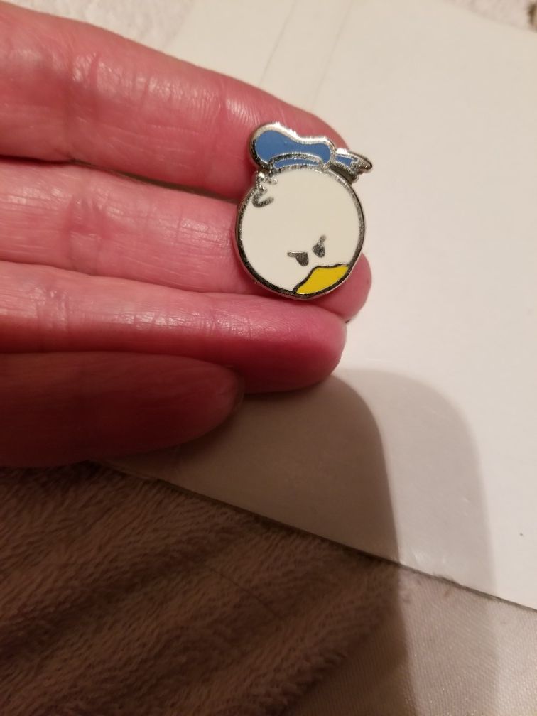 Disney Donald Duck trading pin