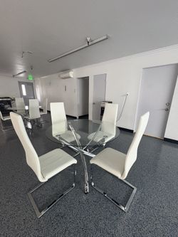 š Modern Glass Dining Table Set ā Barely Used!