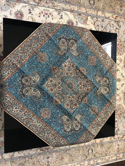 Elegant blue and gold table cover with many details Thumbnail