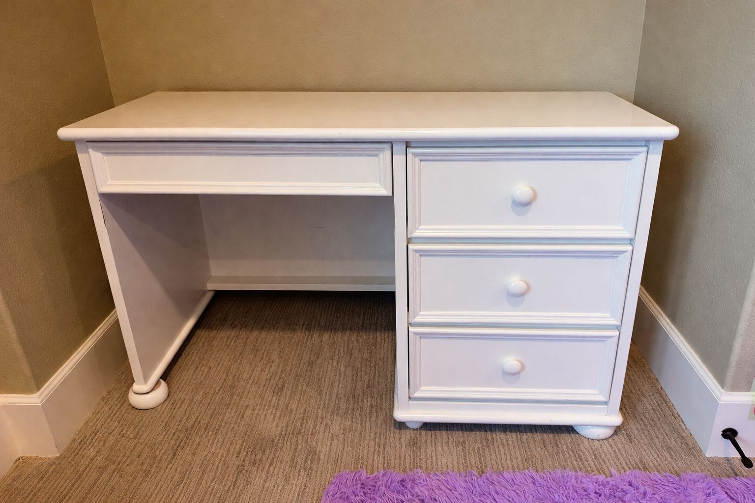 White Desk With Drawers
