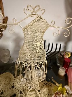 jewelry mannequin display