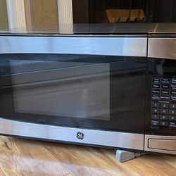 GE- 1.1 Cu.ft. Mid-Size Microwave - Stainless Steel For Sale for Sale