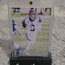 2020 Panini Chronicles - Luminance Update Rookies Joe Burrow #201 Pink (RC)