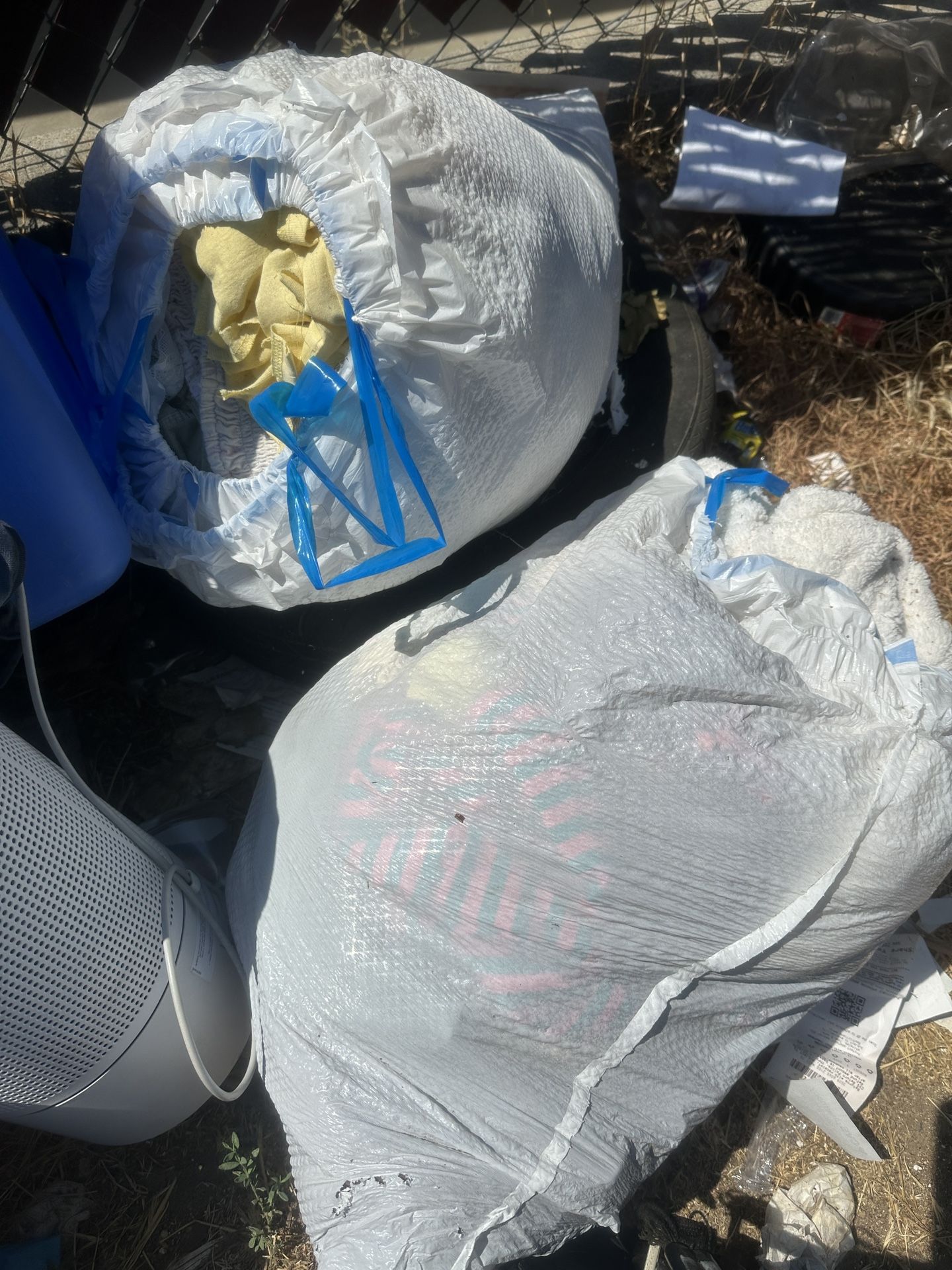 5$ 2 Bags Of Women’s/juniors Clothes