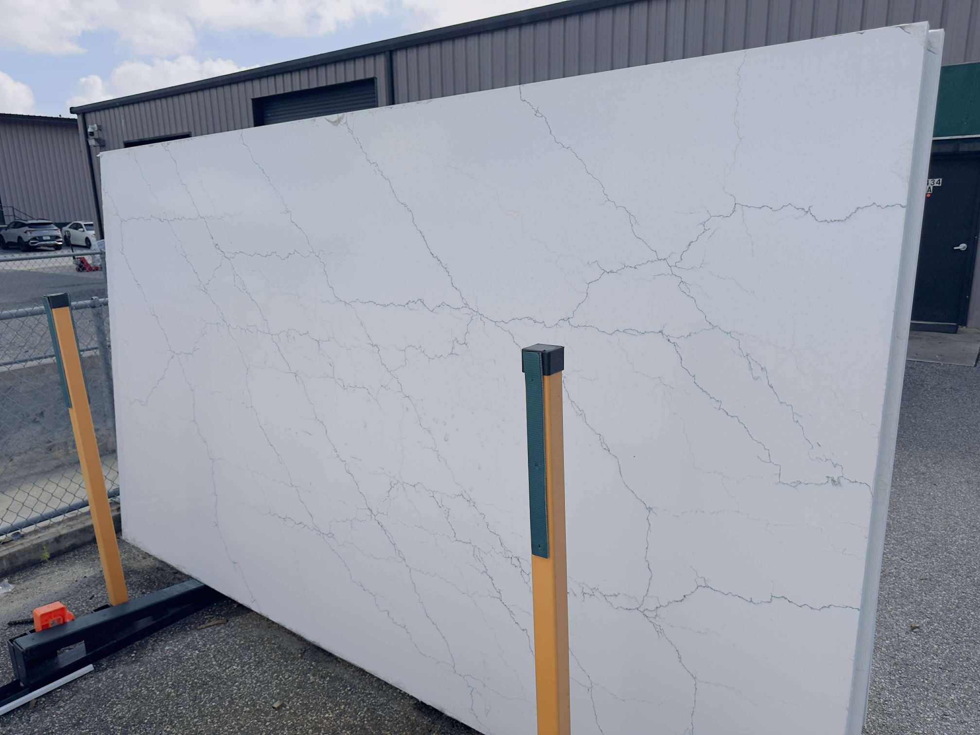 QUARTZ STONE SLABS SUPER JUMBO IN CALACATTA SAFYRA 📏Each slabs