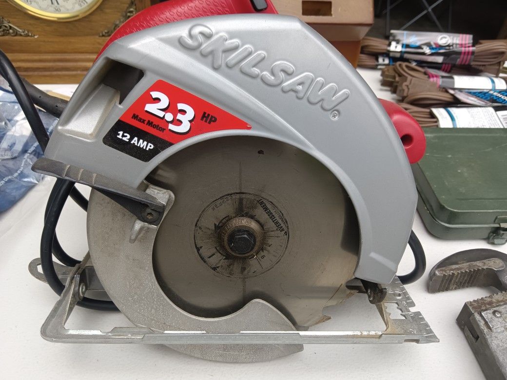 Skilsaw 2.3HP Max Motor 12 Amp 7 1/4" Circular Saw