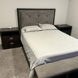 Bedroom furniture set