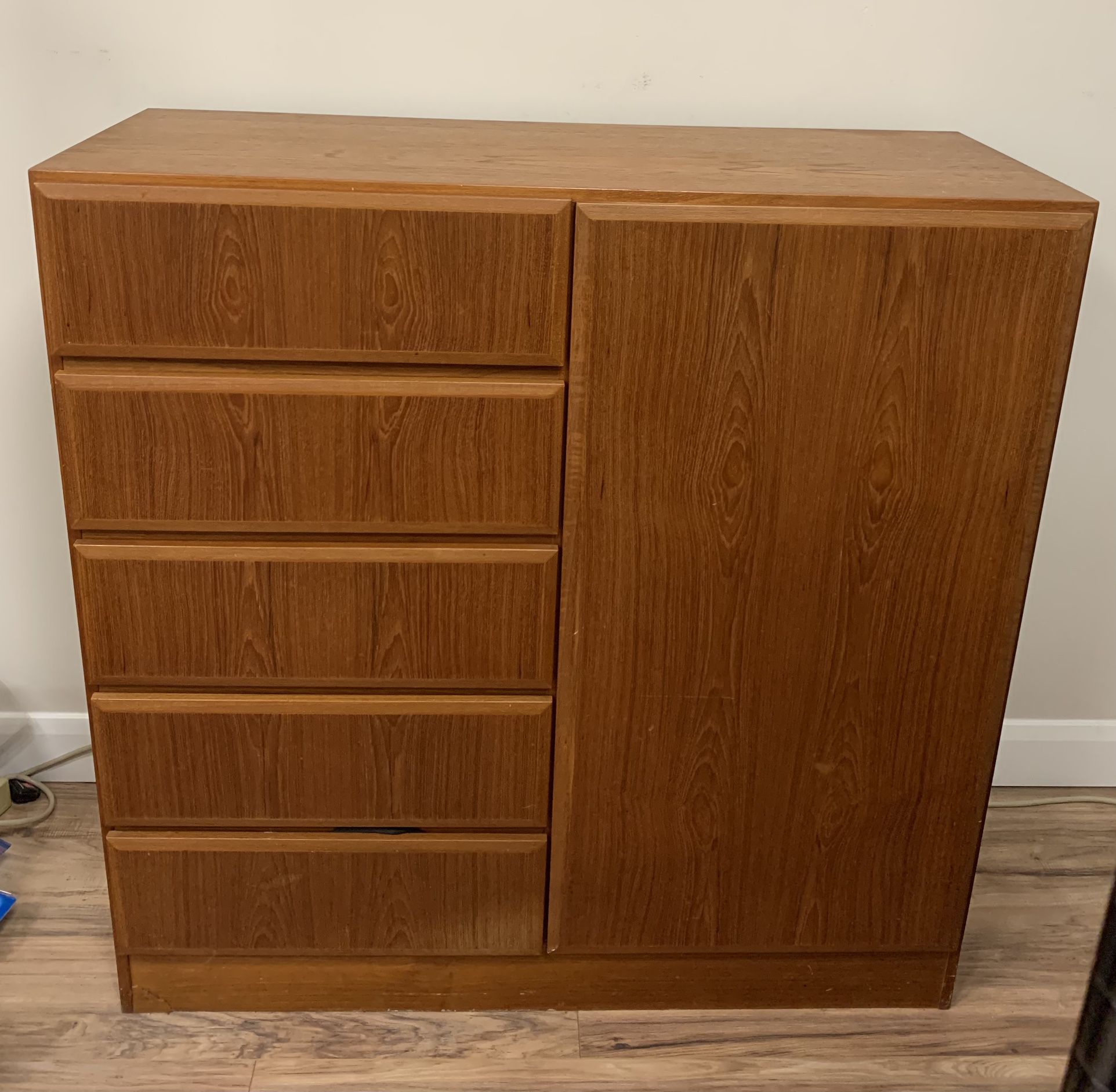 Wardobe Dresser 45.5”x18”x46” Tall