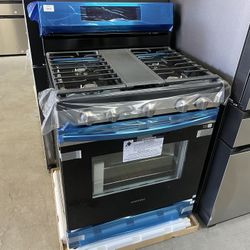Samsung 6.0 cu. ft. Smart Freestanding Gas Range with Integrated Griddle in Stainless Steel