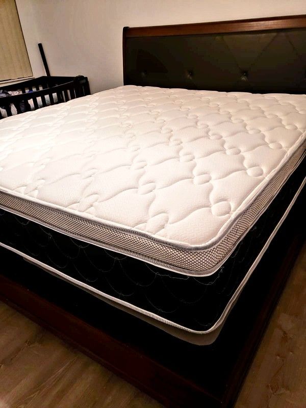 NEW KING PLUSH PILLOW TOP MATTRESS. Bed frame is not available. Take it home same day 👍