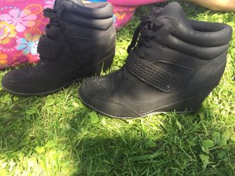 Black wedge sneakers
