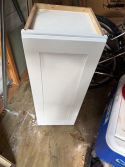 White shaker cabinet