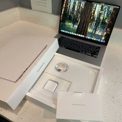 Apple 2025 MacBook Air 15-inch Laptop, 16GB RAM, 512GB SSD, Silver