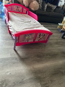 Girls Minnie Mouse Bed Like new