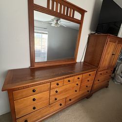 Solid Wood Bedroom Set — Queen Complete 6-piece set