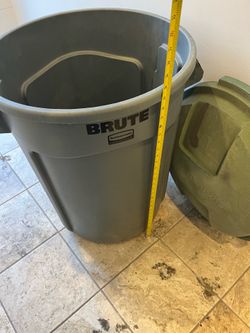 Rubbermaid Brute trash bin - clean
