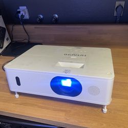 Hitachi 5000 Lumens HDMI Projector
