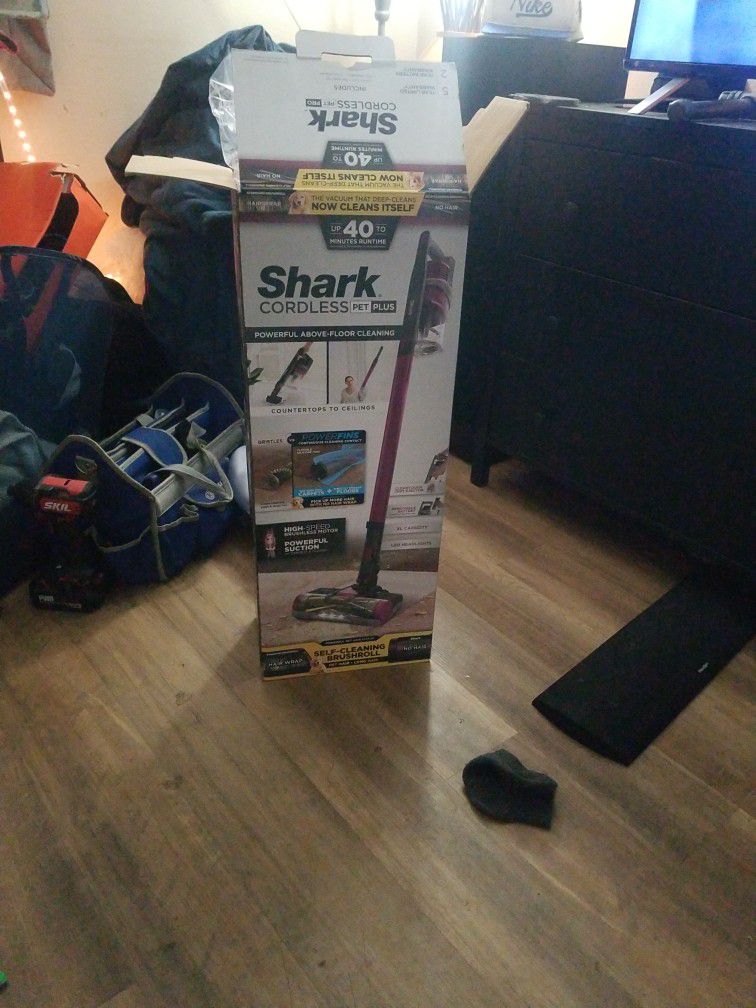 Shark Cordless Pet Plus Vacuum 