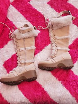 Excellent condition Aldo furry boots! Size6