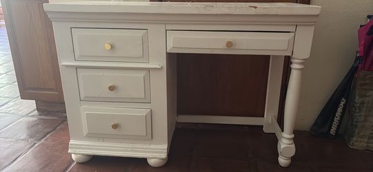 Wood Broyhill desk