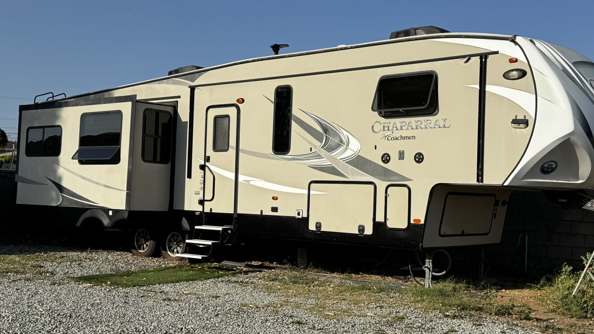 RV Coachmen Chaparral 2017