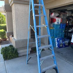 8’ Fiberglass Ladder