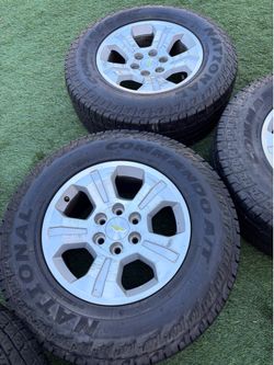 Chevy Silverado 1500 stock wheels and tires rims tires Chevy