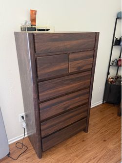 Dresser & 2 nightstands