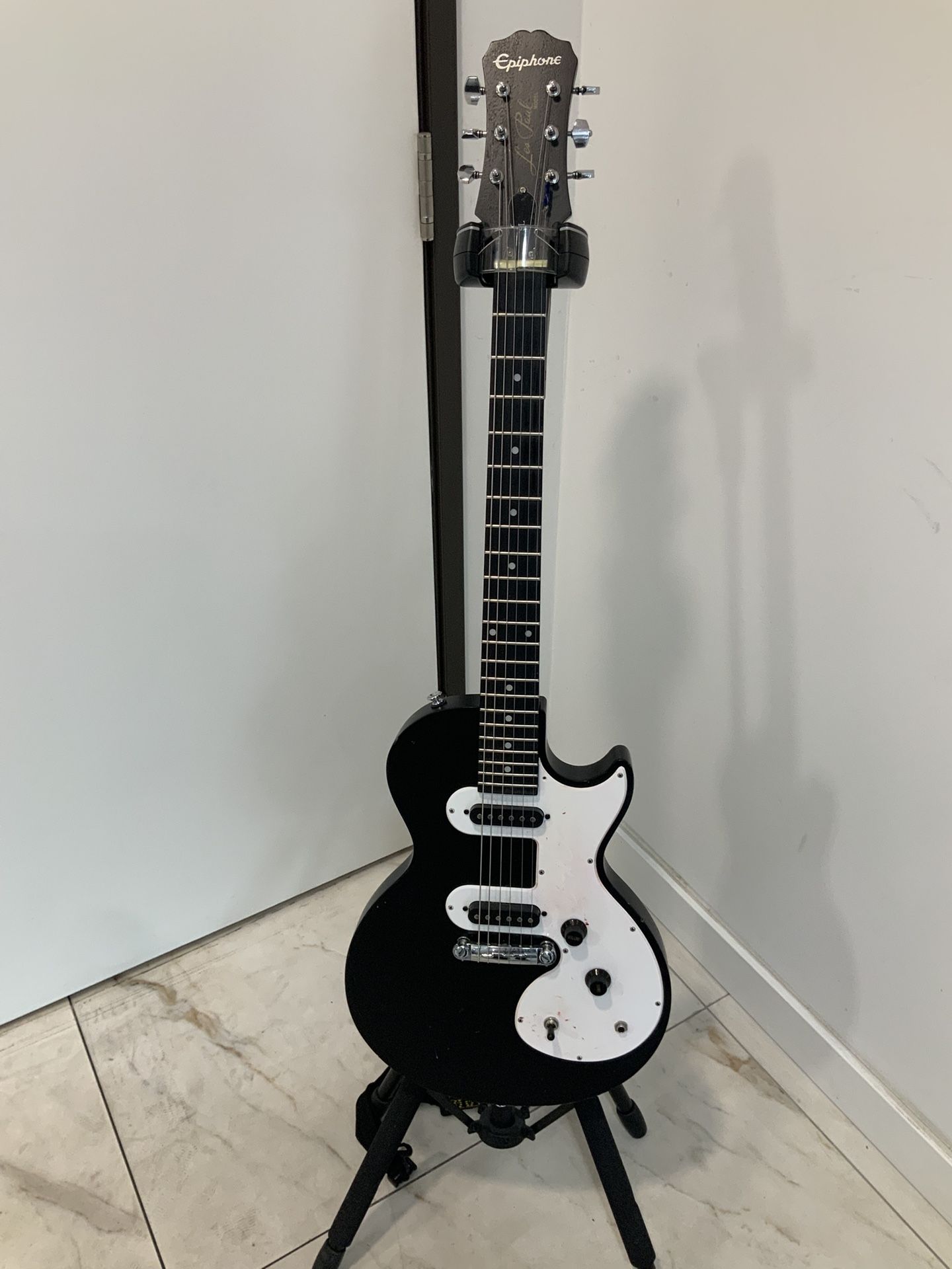 Epiphone Les Paul SL. Guitar Going Cheap