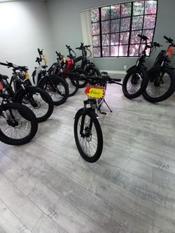 SIZZLEBK S220 (M71A)Mountain E-Bike - Only $500!