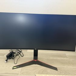 LG curved 34″ ultrawide curved gaming monitor, G-Sync compatible, 144 Hz, IPS panel, HDR10.