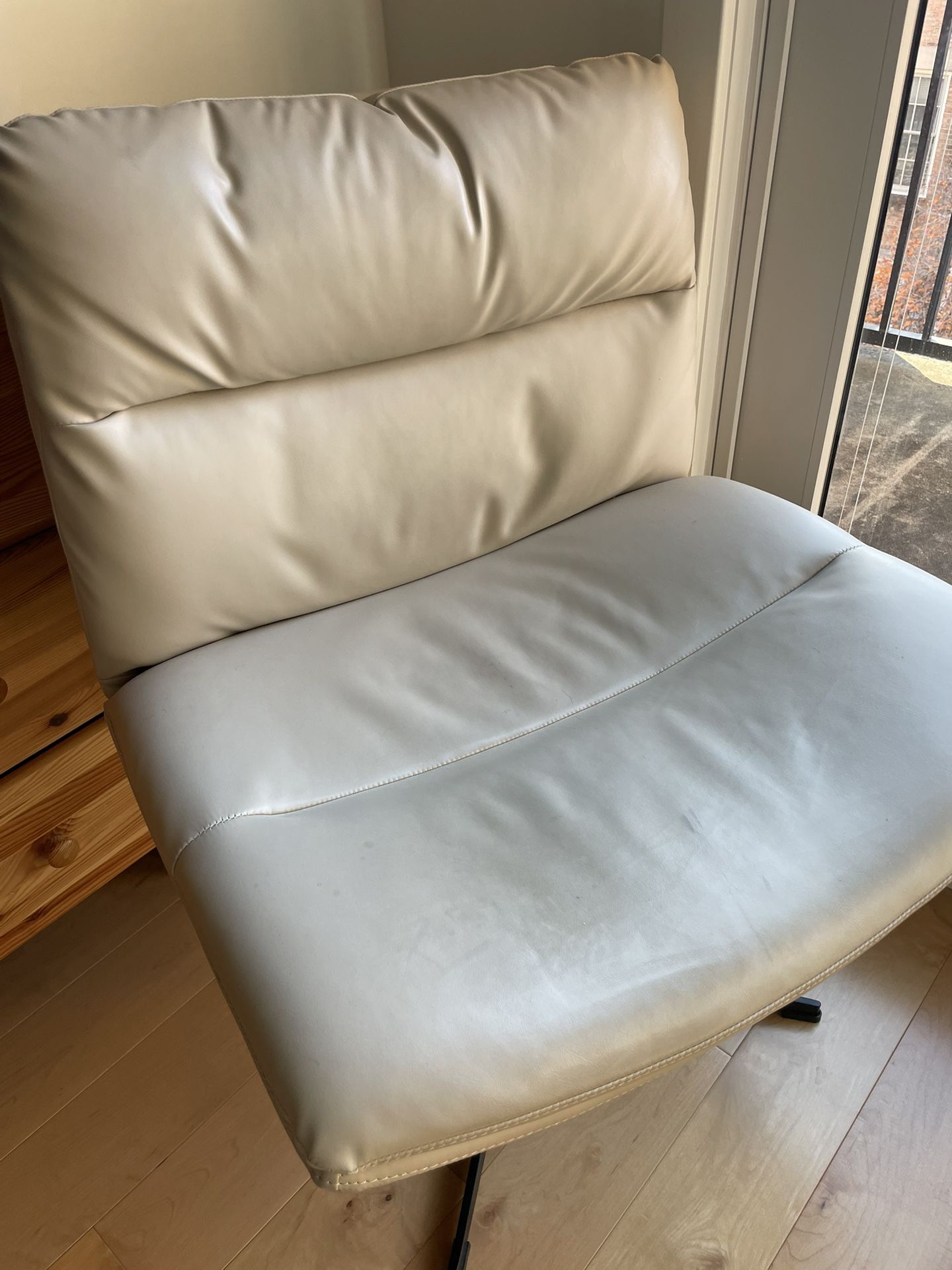 Modern, Minimalist EMIAH 738 Armless Office Chair