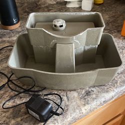 Pet Drinking Fountain With Filters  Thumbnail
