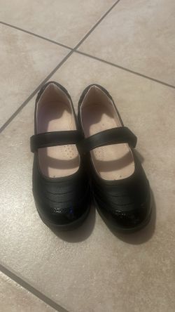 Girls size 2 black shoes