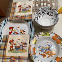 Disney Dish Set - New