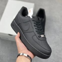 ALL BLACK NIKE AIR FORCE 1