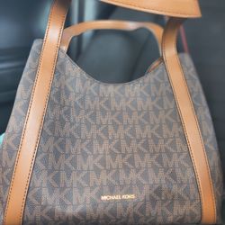  Michael Kors Purse 